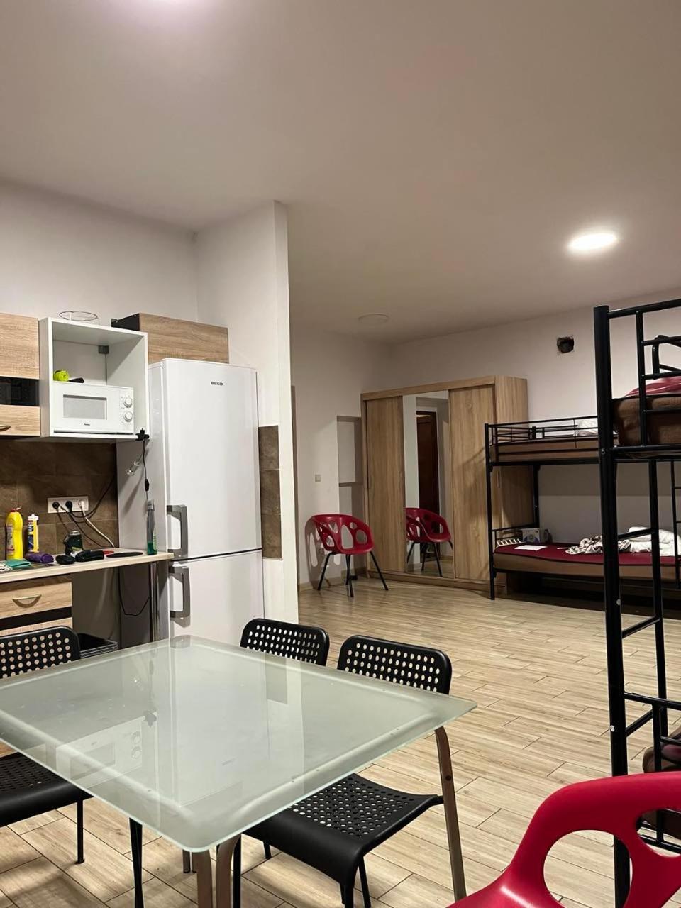 Apartament 02 *